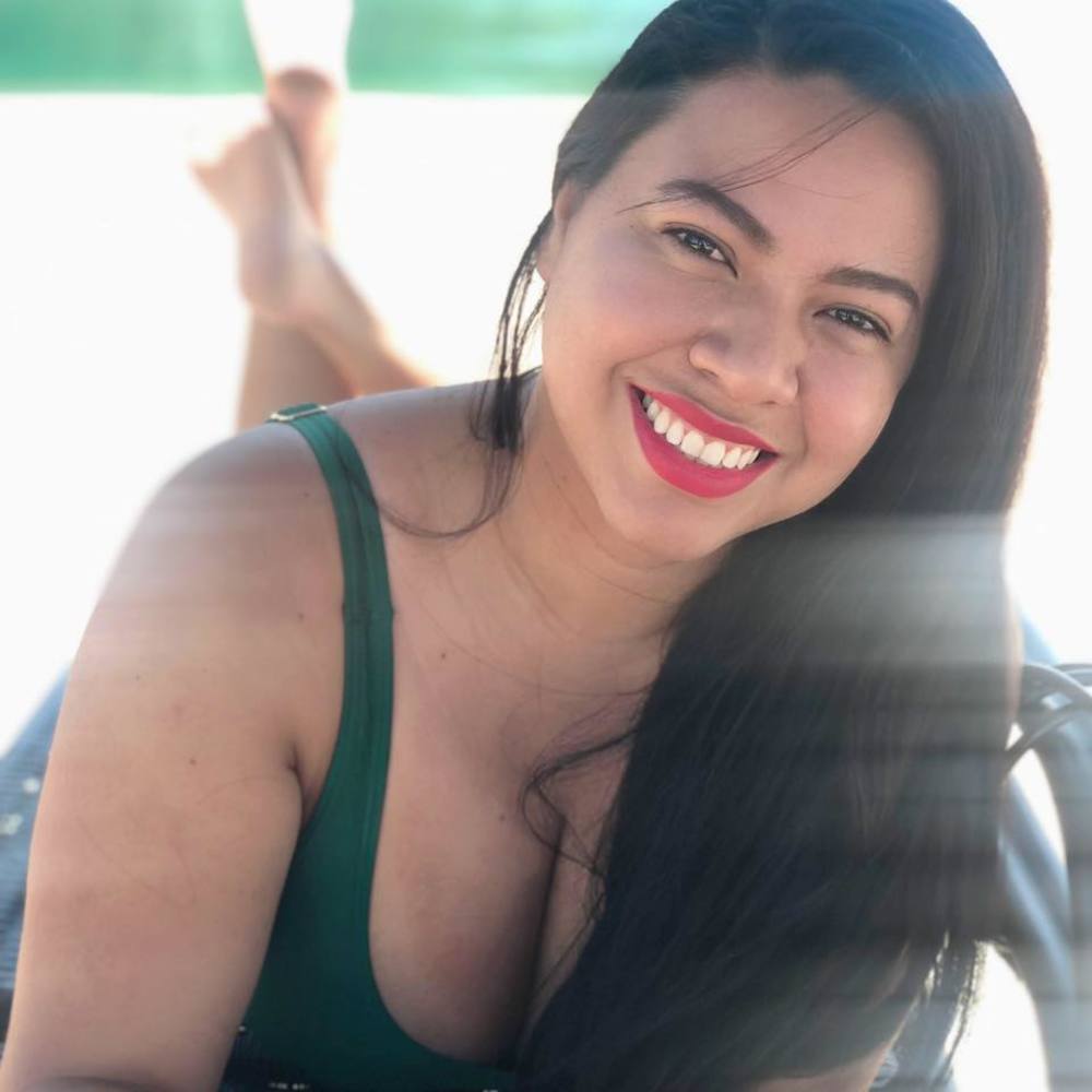 Meet your Posher, Estephani